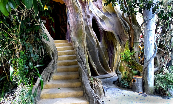 Hang Nga Guesthouse - "The Crazy House"