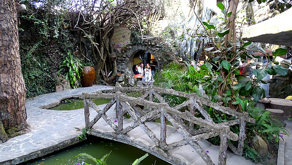Hang Nga Guesthouse - "The Crazy House"