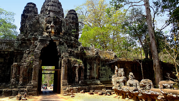 Bayon Temple Complex