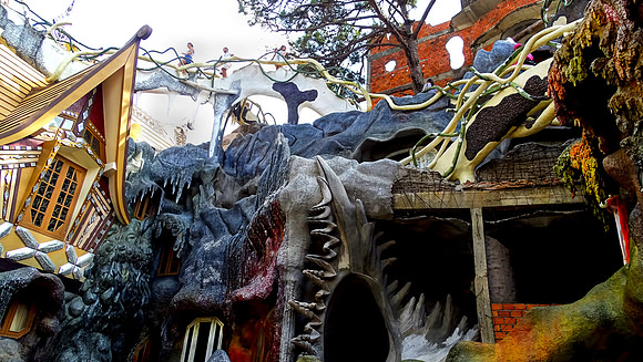 Hang Nga Guesthouse - "The Crazy House"