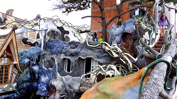 Hang Nga Guesthouse - "The Crazy House"