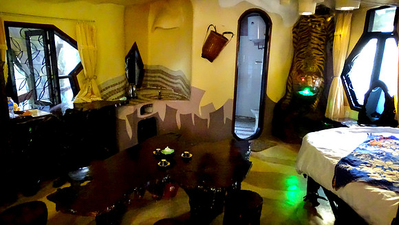 Hang Nga Guesthouse - "The Crazy House"