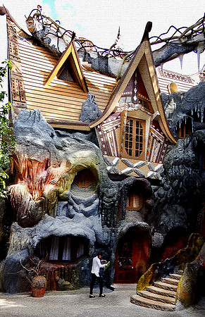 Hang Nga Guesthouse - "The Crazy House"