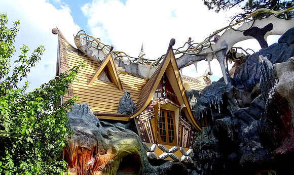 Hang Nga Guesthouse - "The Crazy House"