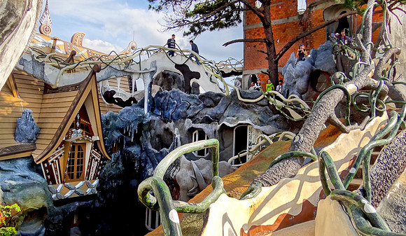 Hang Nga Guesthouse - "The Crazy House"