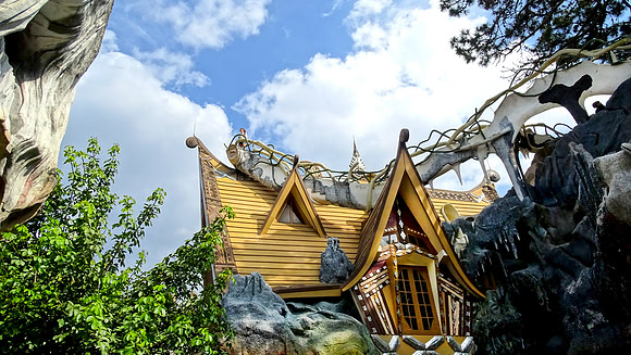 Hang Nga Guesthouse - "The Crazy House"