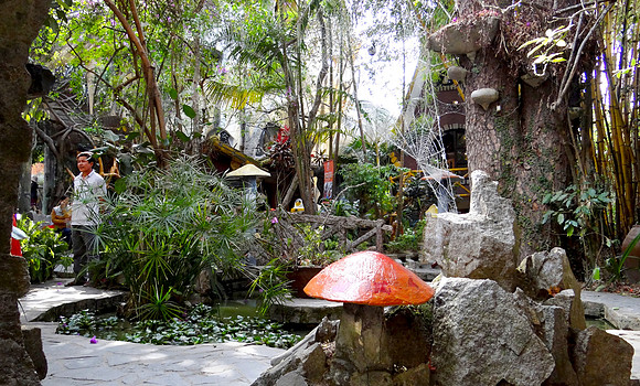 Hang Nga Guesthouse - "The Crazy House"