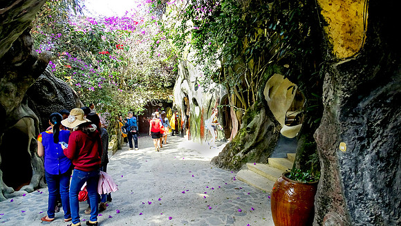 Hang Nga Guesthouse - "The Crazy House"
