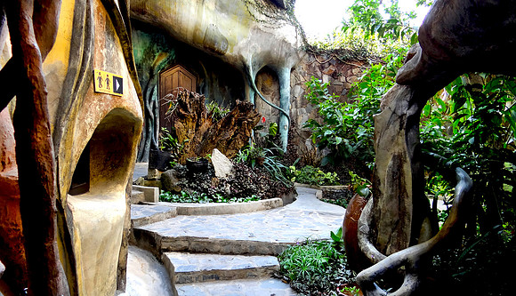 Hang Nga Guesthouse - "The Crazy House"