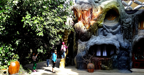 Hang Nga Guesthouse - "The Crazy House"