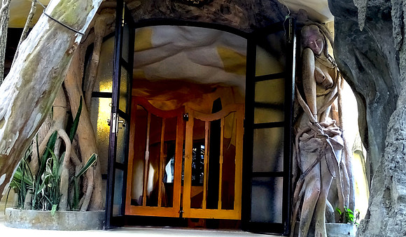 Hang Nga Guesthouse - "The Crazy House"