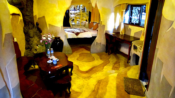 Hang Nga Guesthouse - "The Crazy House"