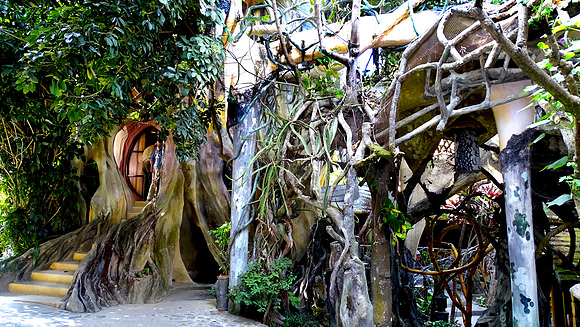 Hang Nga Guesthouse - "The Crazy House"