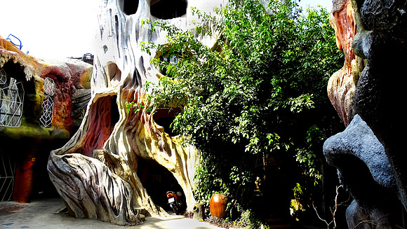 Hang Nga Guesthouse - "The Crazy House"