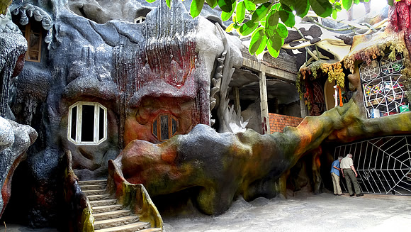 Hang Nga Guesthouse - "The Crazy House"